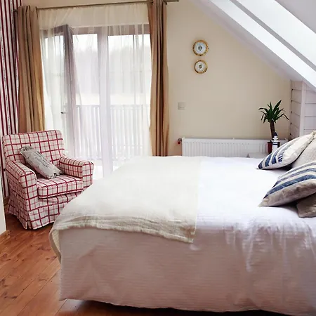 Ostoja Dwa Jeziora Bed & Breakfast 4*